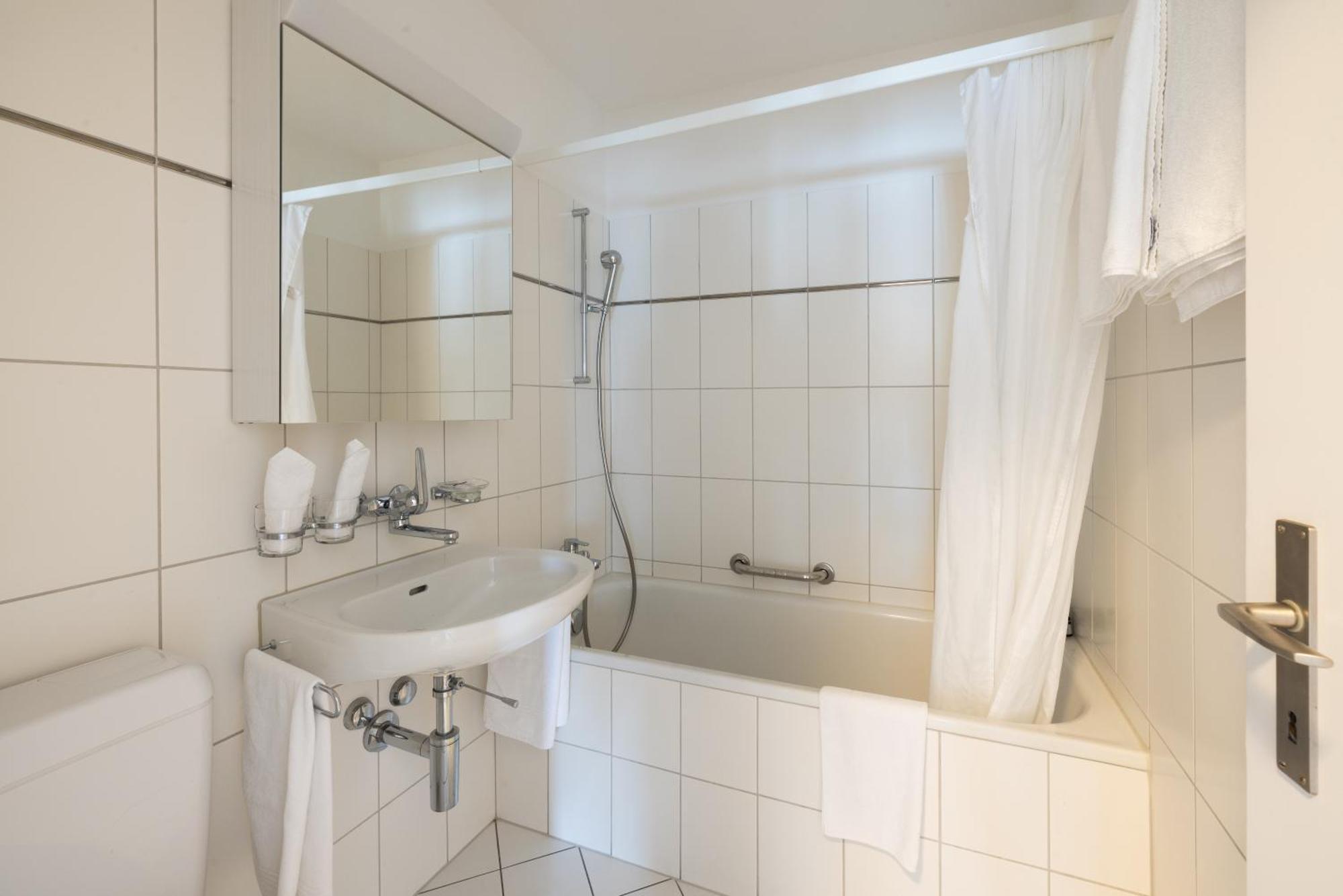 Ema House Serviced Apartments Aussersihl チューリッヒ エクステリア 写真
